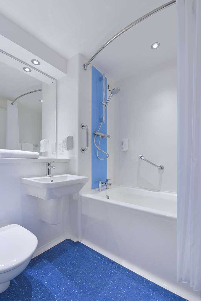 Travelodge Cameron Toll Hotel EDI Zimmer foto